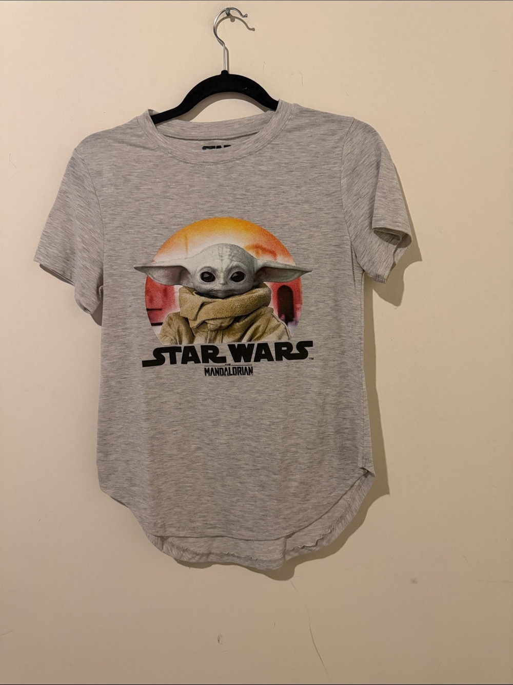 Star Wars Grey Tee with Grogu Sunset Graphic Size Small